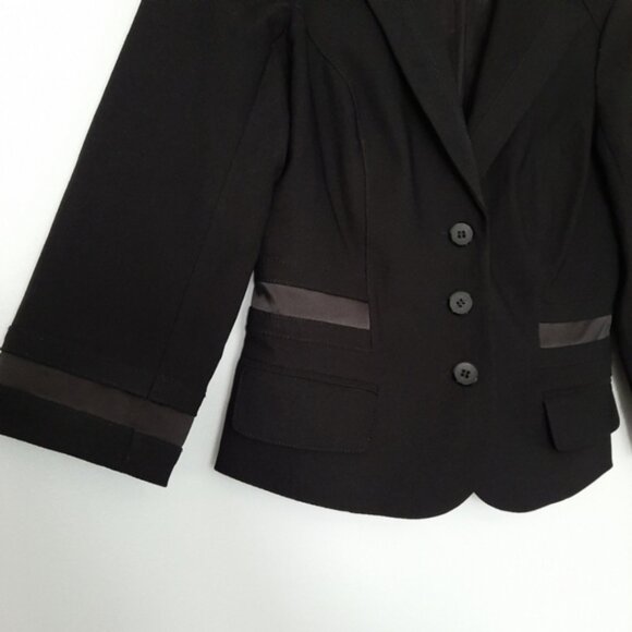 BEBE Cropped Satin Detail 3/4 Sleeve Blazer Jacket Button Front Black Sz 8 - Picture 7 of 15